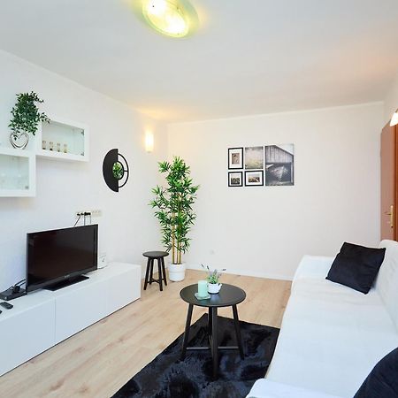 Apartment Promenada- 4Pax With Parking Dubrovnik Exterior photo